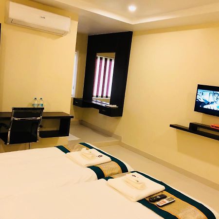 Hotel Fortune M R Grands Suluru Екстер'єр фото
