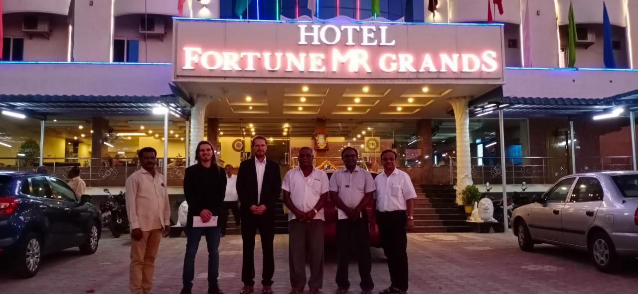 Hotel Fortune M R Grands Suluru Екстер'єр фото